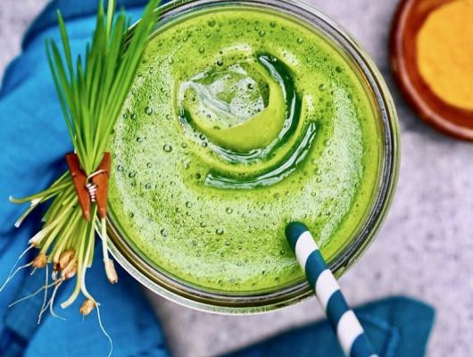 Superfood Elixir Juice with Spinach, Wheatgrass and Turmeric