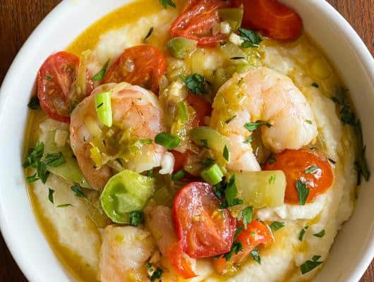 Super Tasty and Delicious Shrimps with Grits
