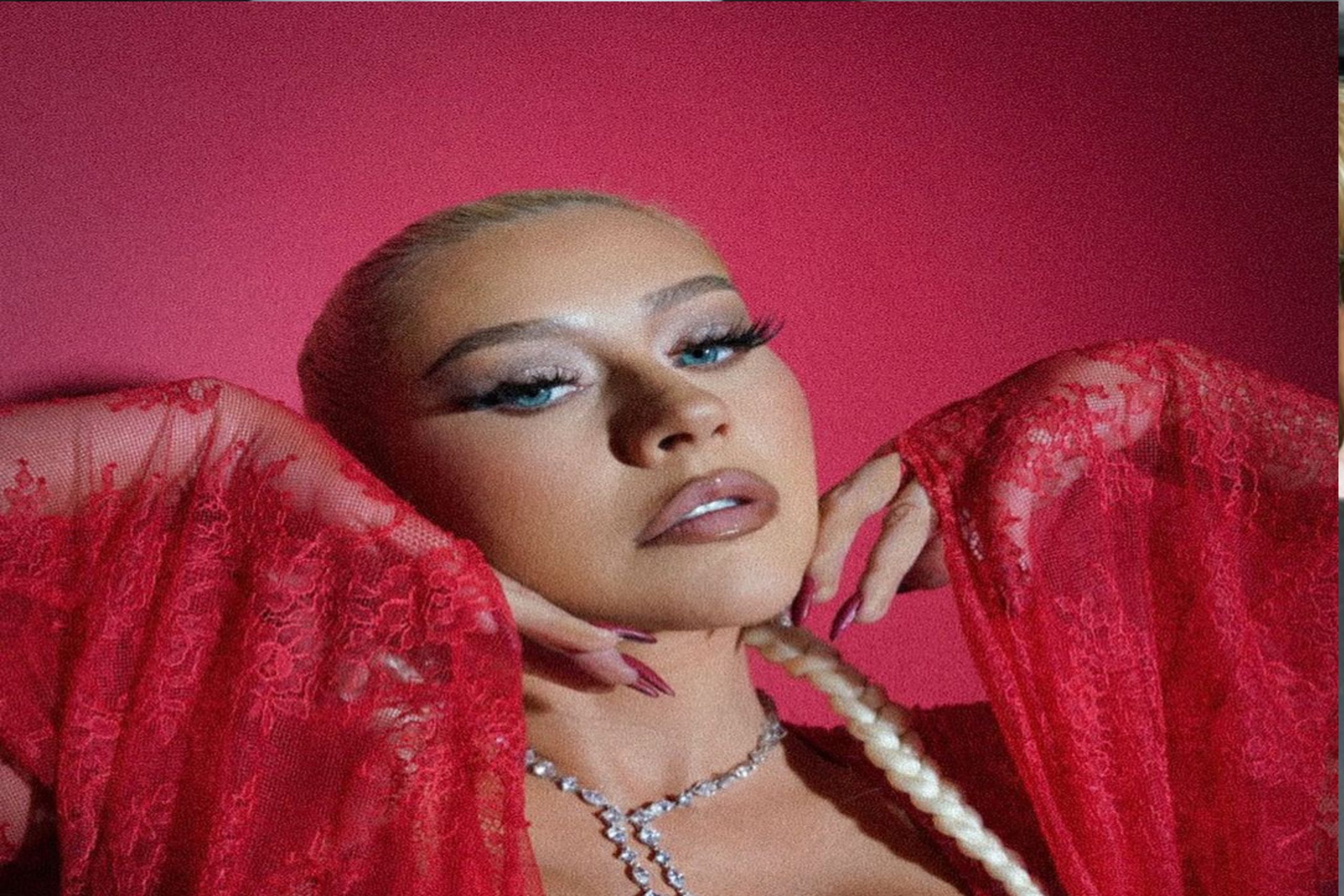 Christina Aguilera'S Instagram: Inspiring Content - q2pvgl3