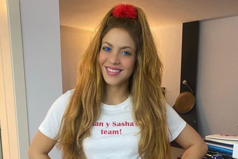 Watch: Celebrity Shakira unveils artwork with celebrity Karol G while ex PiquÃ© and girlfriend denied restaurant entry
