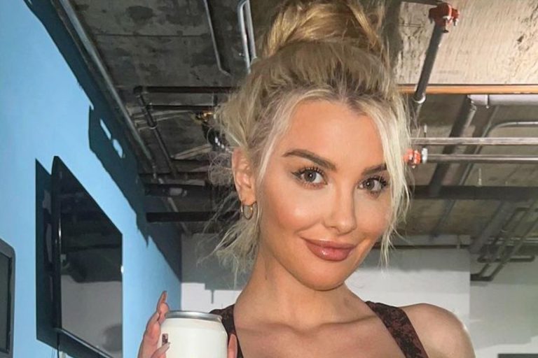 Watch: Celebrity Australian model Emily Sears stuns in photos with fitted dress and jewelry, endorsing vitamins, supplements and workouts