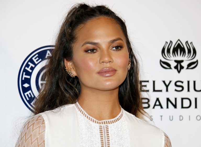 Celebrity Chrissy Teigen Combines Food and Fashion: Web Fans Pour in Love