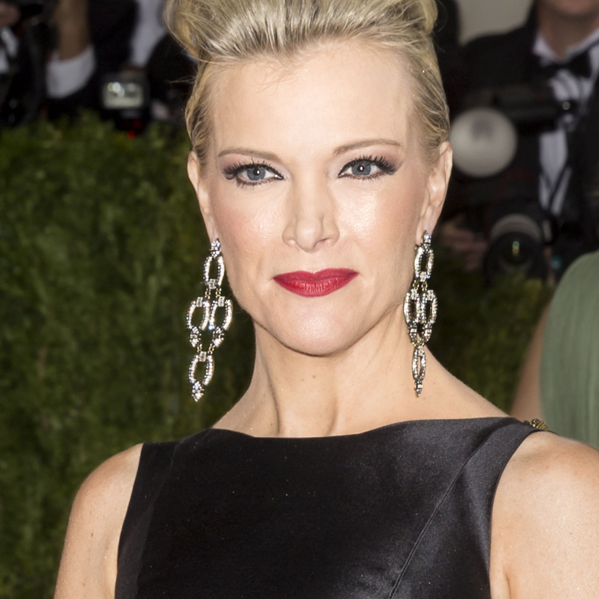 Celebrity Megyn Kelly Challenges Celebrity Charlize Theron Over Drag Queens and Drag Shows, Web Fans Express Mixed Reactions