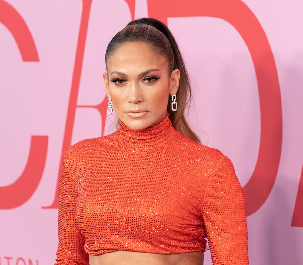 Celebrity Jennifer Lopez Debuts Bangs, web fans pour in love and appreciation