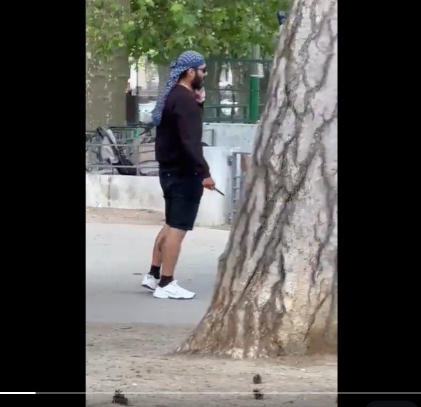 Warning: Graphic Video Children in France Attacked by Knife Wielding Suspect