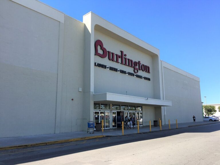 Watch Shoplifting Shocker: Three women wheel out stolen merchandise from Burlington store