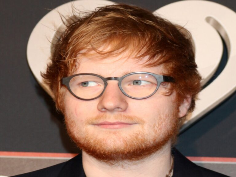 Watch Celebrity singer Ed Sheeran performs in Detroit, celebrity rapper Eminem joins onstage, web fans go wild