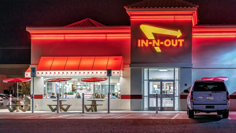 Backlash Against In-N-Out Burger: Outrage Over Controversial Ban on Face Masks at Locations