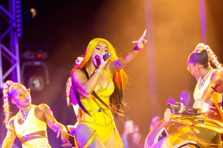Celebrity Shocker Watch Cardi B throws microphone at fan who threw drink on stage
