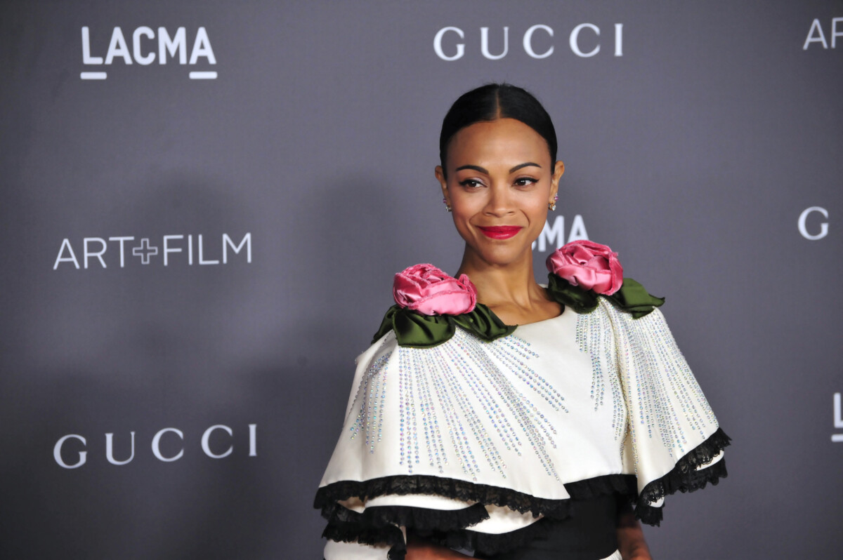 Watch Celebrity Zoe Saldana’s new French bob hairstyle, silver jewelry