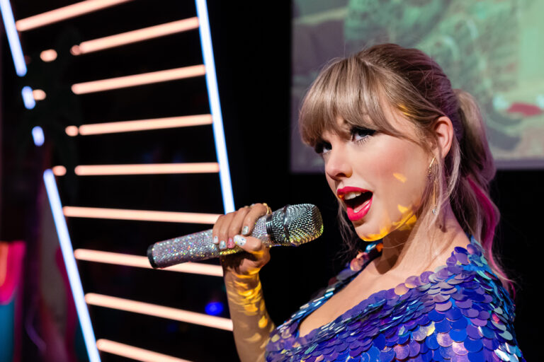 Celebrity Taylor Swift gives Eras Tour workers $55 million in bonuses, web fans say Wow