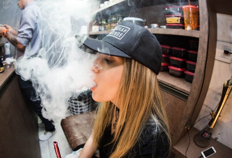 Doctors Sound Alarm About Child Nicotine Poisoning as Vapes Flood the US Market