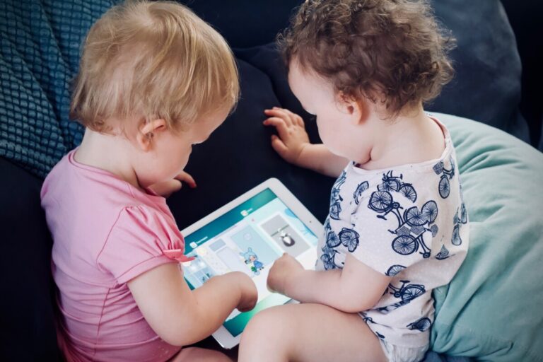 Tablet And Phone Use Among Toddlers Is Associated with Developmental Delays