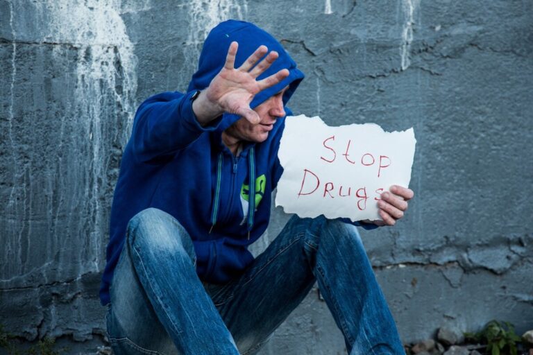 Teens With Addiction Are Often Left to Detox Without Medication
