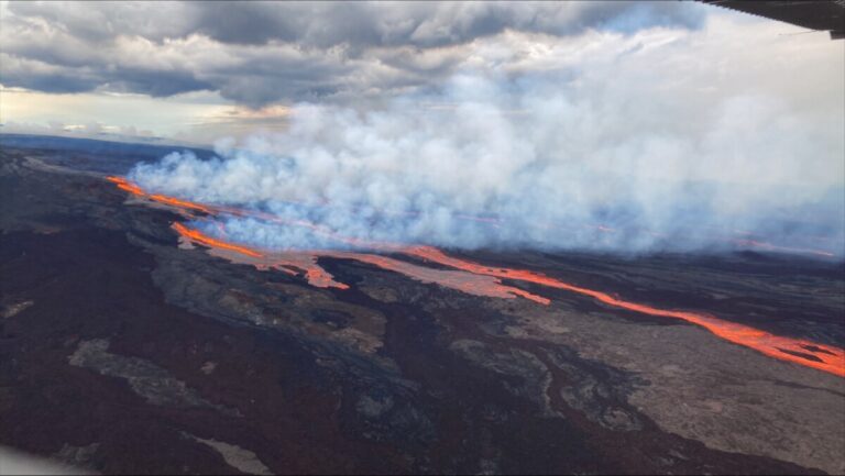 Watch: Hawaii’s Kilauea Volcano Erupt