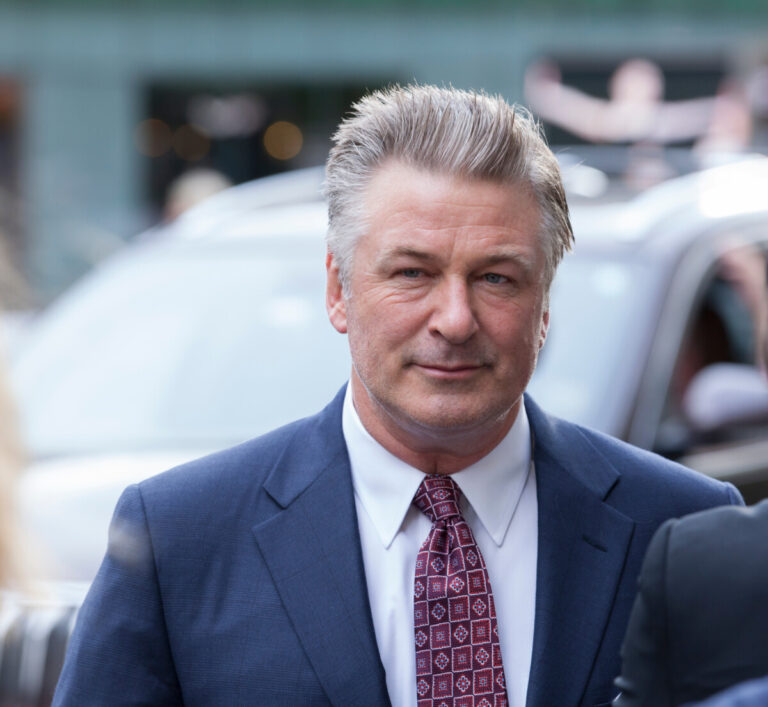 Celebrity Alec Baldwin posts entire family photo ‘Gangs of New York’, web fans respond