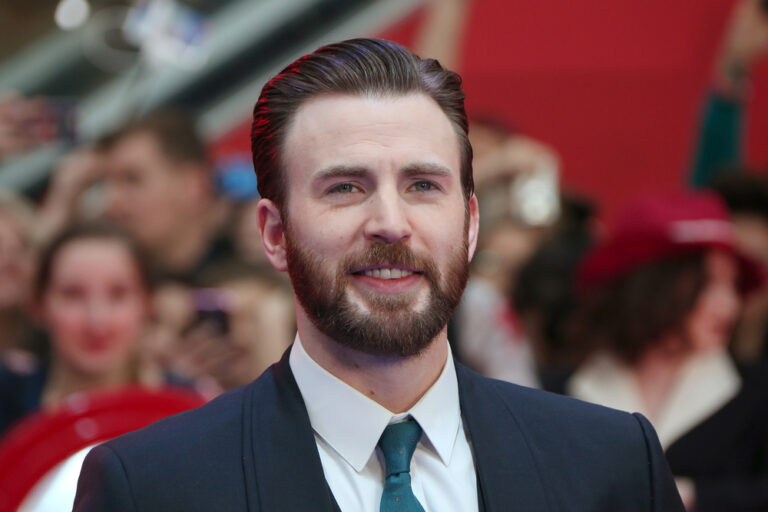 Celebrity Chris Evans describes marriage with celebrity Alba Baptista, web fans are delighted