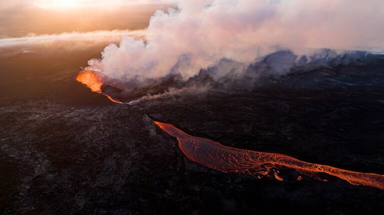 Officials warn that a volcanic eruption may occur soon, Iceland people told to evacuate.