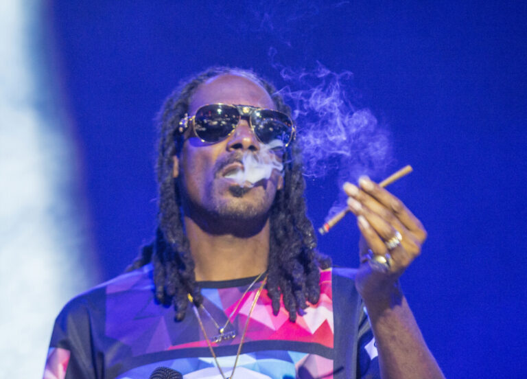 Celebrity Snoop Dogg posts ‘I’ve decided to give up smoke’ web fans have mixed reactions