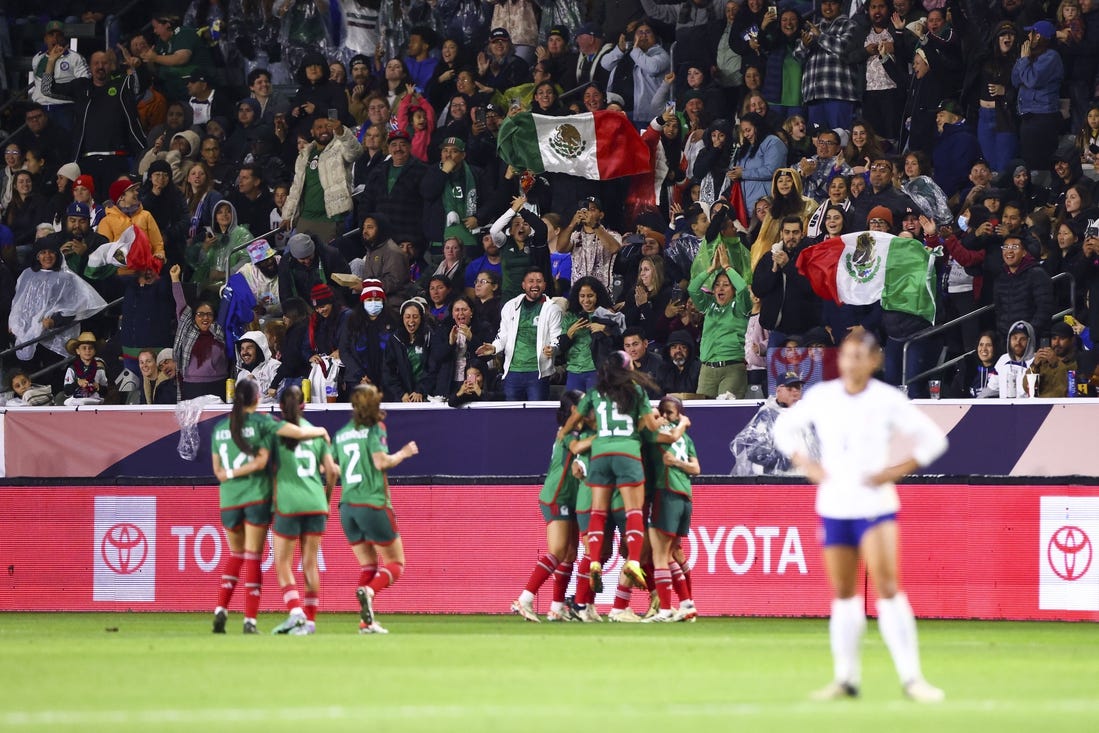 CONCACAF News Mexico shocks USWNT, wins W Gold Cup group CWEB