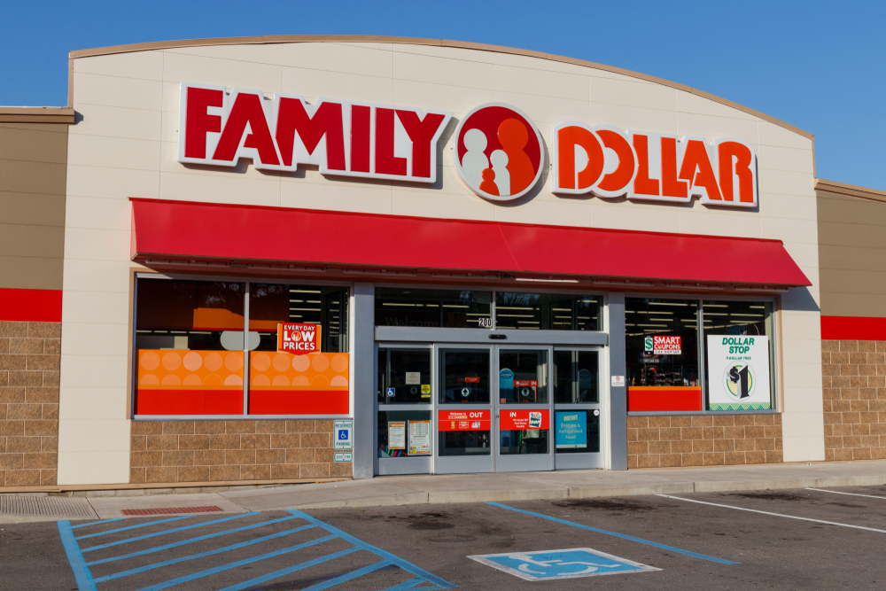 Family Dollar to close up to 1000 stores, parent Dollar Tree shares fall after quarter results