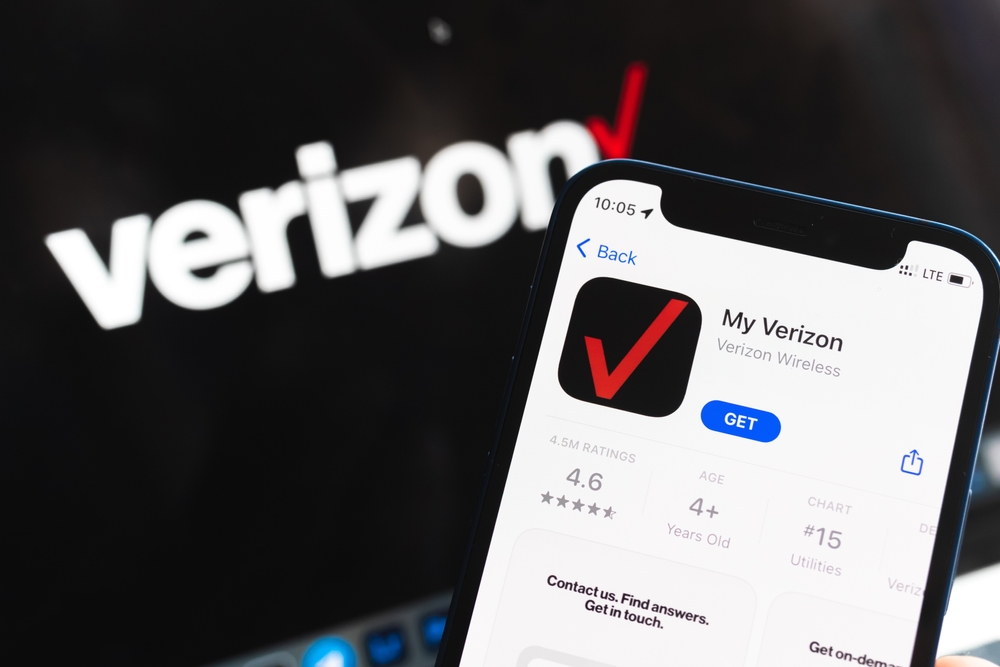 Verizon shares rise 2.5 percent after fewer wireless subscriber losses, CWEB analysts analyze stock