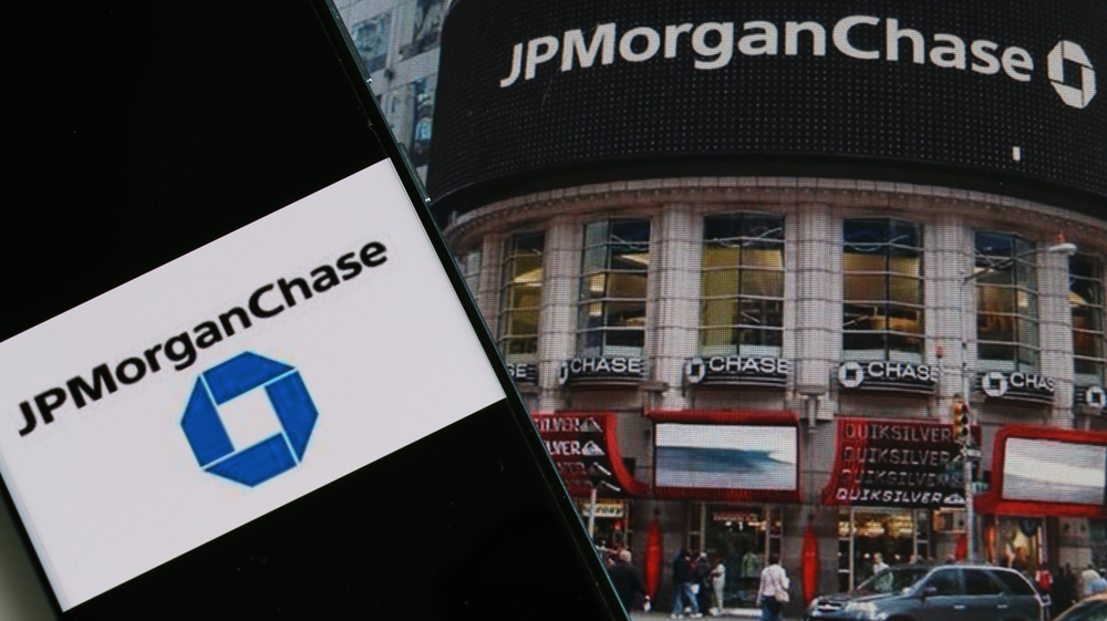 S&P Global revises JP Morgan Chase outlook to Positive, CWEB analysts agree
