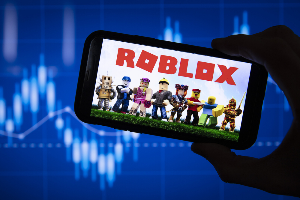 Roblox shares fall over 20 percent, CWEB analysts analyze gaming industry trends