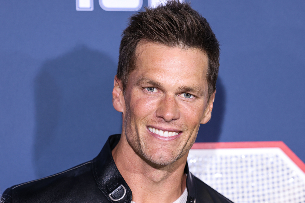 Celebrity Tom Brady cuts short Jeff Ross’ Robert Kraft joke on Sunday roast, Ben Affleck faces web fans comments