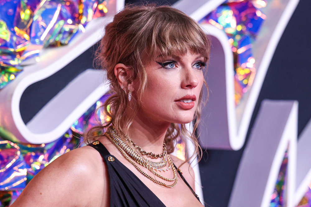 Celebrity Taylor Swift shines like jewelry in new silvery outfit at Paris Eras Tour