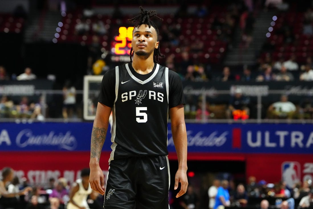 Spurs' Stephon Castle injures wrist, out for rest of summer league CWEB